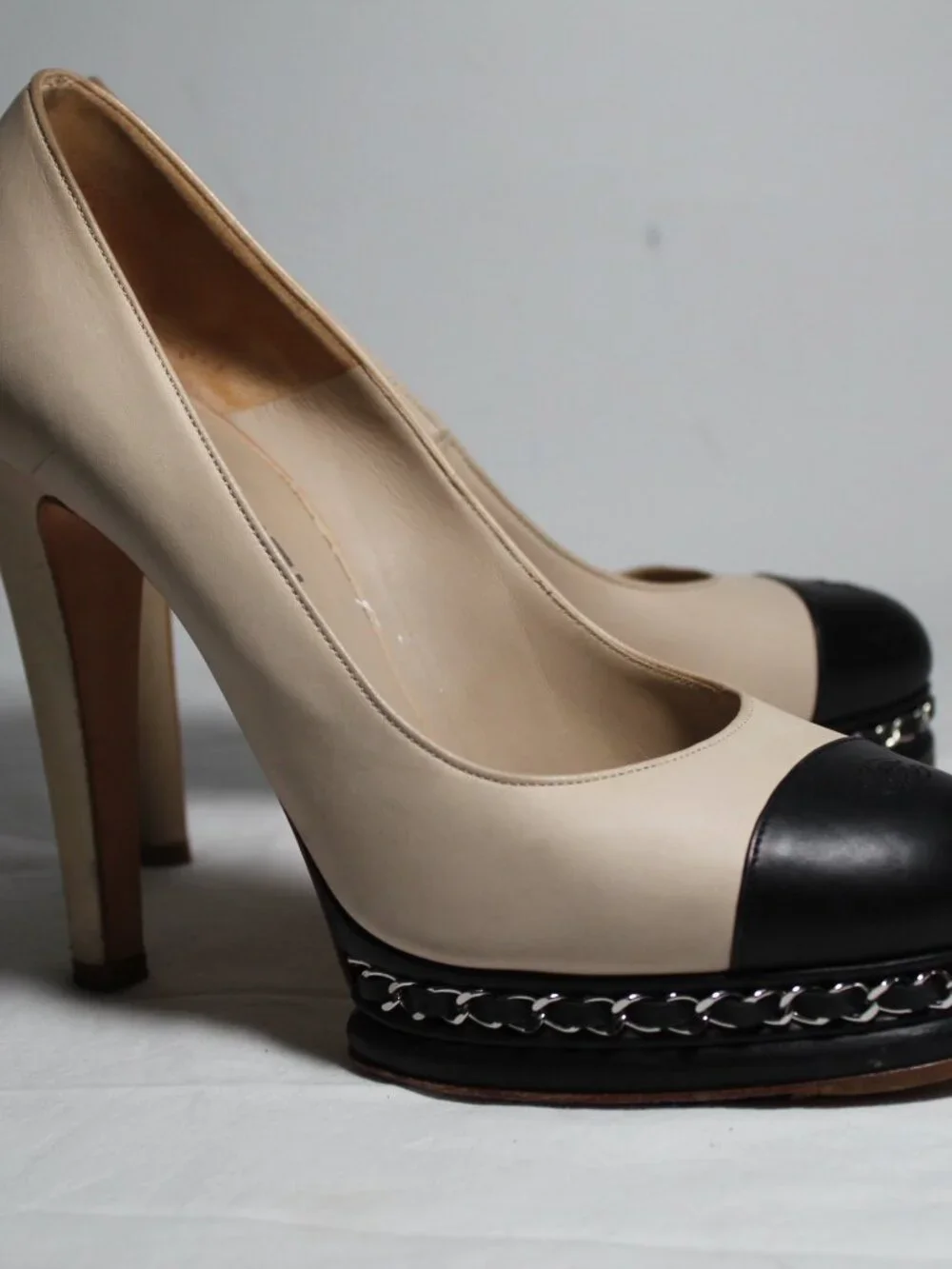 Chanel Two Tone Leather Tan Black Toe CC Cap Heels Pumps Chain Detail 40